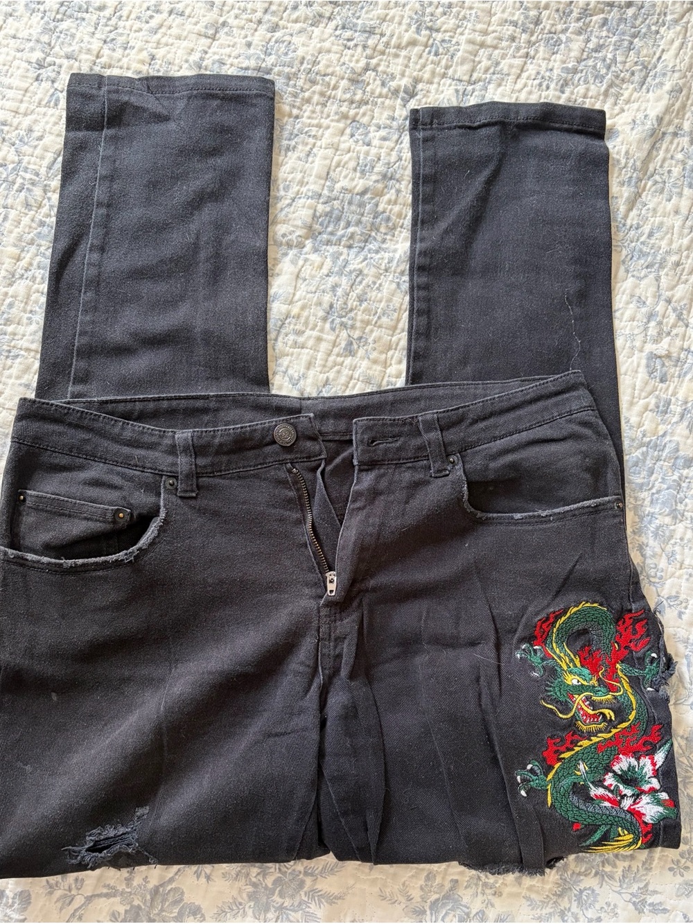 Young & Reckless Men’s 32x30 Distressed Black Jeans Embroidered Dragon floral